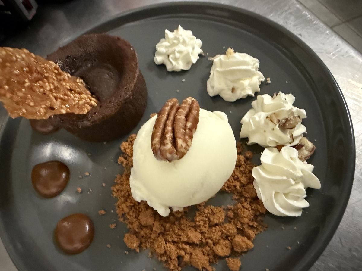 Dessert chocolat, chantilly, pécan